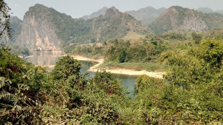 Scenery from Hatgna to PakOu cave