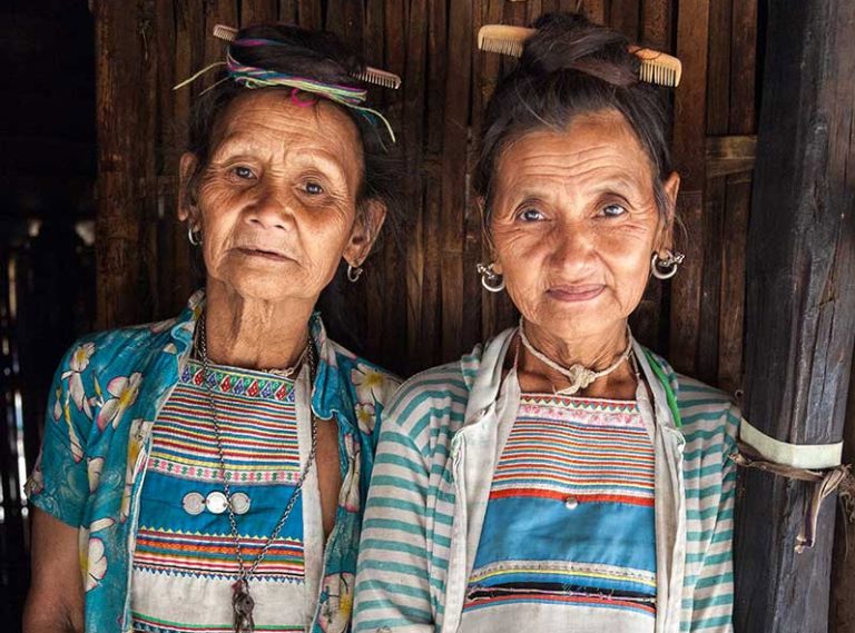 Khoui women in LuangNamTha - source Remotelands.com