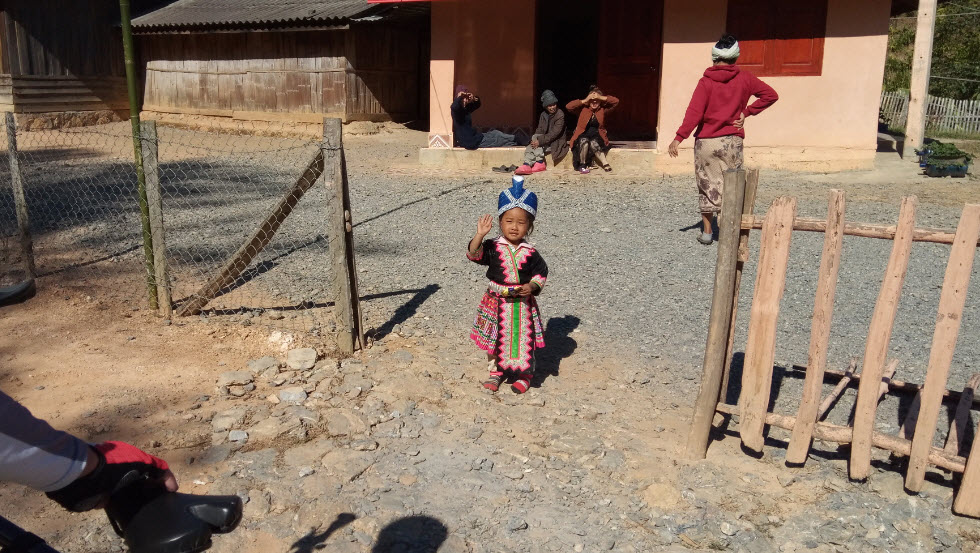 Hmong girl at NamChat village - PhouKhoun to Phonsavan